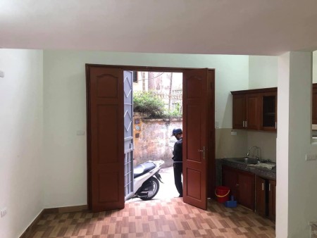 Cần bán căn nhà 4 tầng Hào Nam Quận Đống Đa dtsd 35m2, mặt tiền 4,5m giá bán 4,2 tỷ