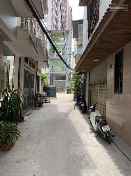 Nhà chợ Gia Lâm, ngõ rộng ô tô đỗ cửa, giá bán 3.4 tỷ miễn môi giới, lh 0943099577