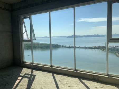 Cần bán căn penthouse view Vịnh Hạ Long hơn 200m2, giá 16-24 triệu/m2, pháp lý chuẩn