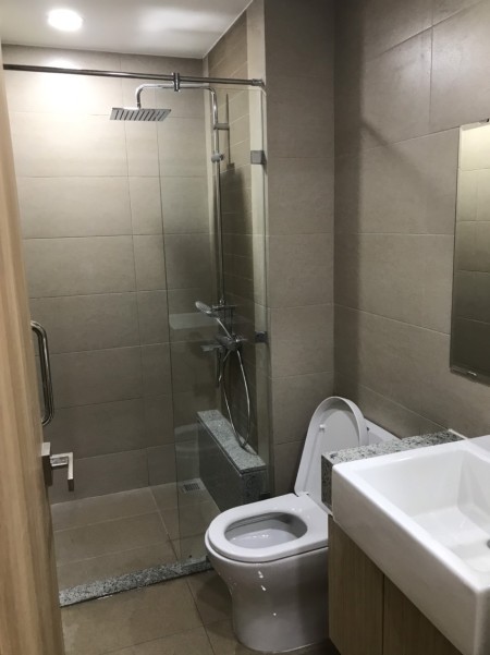 Cho thuê nội thất cơ bản khu Emerald dự án Celadon City 2pn giá 10.5 triệu/tháng