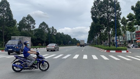 Kẹt cần bán gấp, nhà 3 lầu đường nhựa 62m, ngay chợ, kinh doanh làm văn phòng ngay