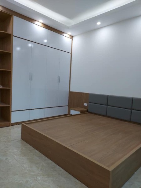 Bán nhà Tây Sơn mặt phố ô tô tránh mặt tiền 5m, giá bán 4.95 tỷ, sổ sẵn bàn giao ngay