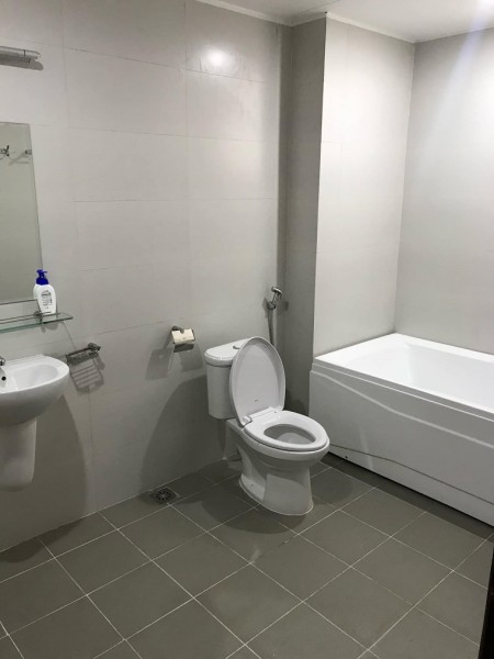 Bán nhà đường 28 Xuân La, ở sướng, dtsd 47m2, 4 tầng, mặt tiền 4.6m, giá 6 tỷ hơn