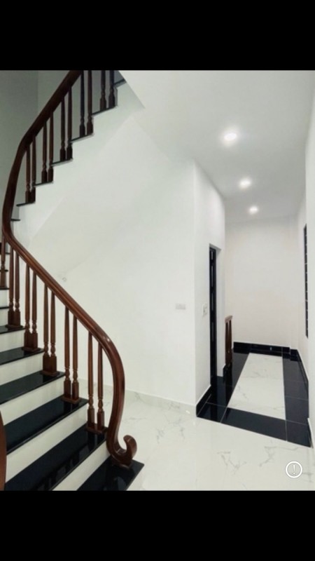 Bán nhà chính chủ Hai Bà Trưng dt 53m2 5 tầng gần 6tỷ,2 thoáng ngõ thông, sổ đỏ nét căng nở hậu