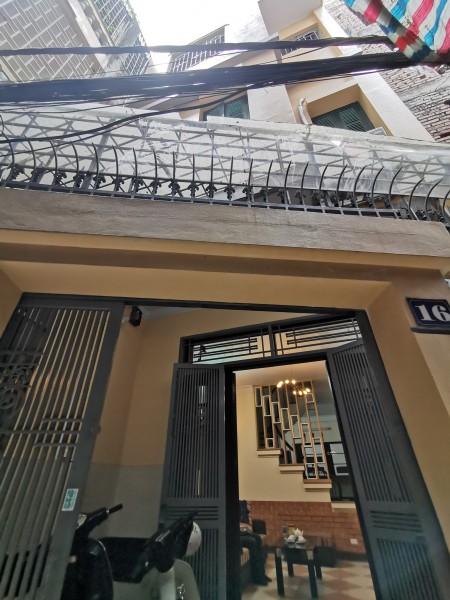Bán nhà nguyên căn Quận Thanh Xuân, diện tích sử dụng 70m2 full đồ ngõ thông gần ô tô