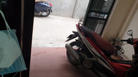 Cần bán gấp nhà nguyên căn chính chủ đúc 3 tầng thông thoáng ở Lĩnh Nam, sổ đỏ chính chủ