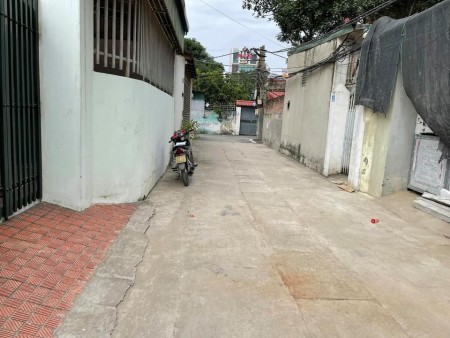 Bán nhà Bát Khối-LB-HN diện tích sổ 51.6m Xây 40m, còn lại 11.6m sân trước nhà để xe thoải mái