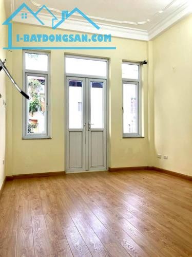 Cần bán gấp nhà ở Láng diện tích 49m cách ngã 6 cầu Giấy 300m giá 5 tỷ