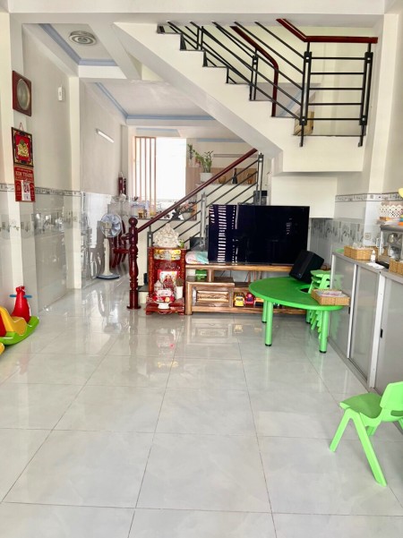 Nhà mặt tiền Thạnh Lộc 15, p.Thạnh Lộc, Quận 12 dt 4*17 giá 4ty750 thương lượng Sđt 0907575475 Trà