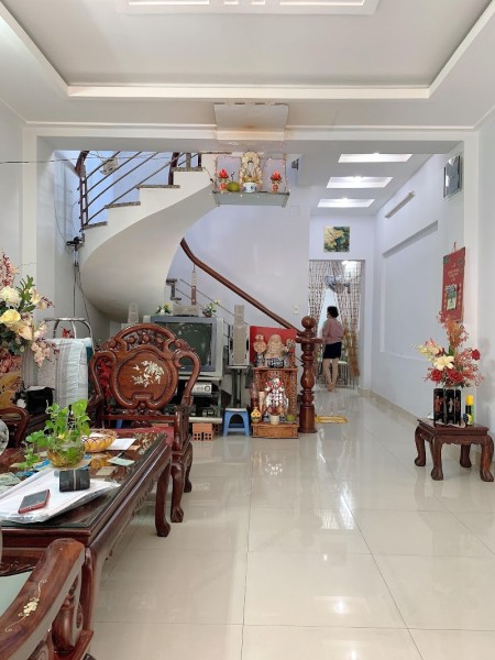 Bán nhà Đường Điện Biên Phủ, Bình Thạnh, Giá Rẻ, dtsd 70m2, 2 Lầu, 2 PN, hẻm xe hơi