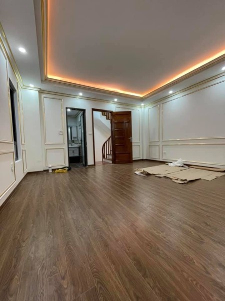 Bán nhà Trương Định dtsd 44m2, giá 4,4 tỷ nhà 5 tầng, 2 mặt thoáng trước sau khu dân cư