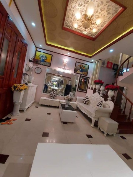 Bán gấp nhà Hồ Tùng Mậu Cầu Giấy, dtsd 35m2 5 tầng giá 3,4 tỷ, ngõ rộng, 20m ra ô tô