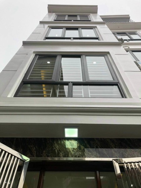 Cần bán nhà Nguyễn Hữu Thọ Quận Hoàng Mai sổ đỏ chính chủ vuông đẹp, giá tốt đầu tư