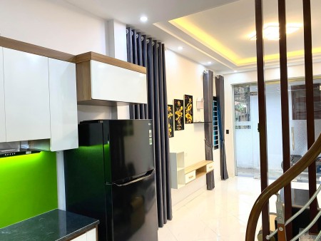 Cực hiếm bán nhà tại phố Trương Định, khu an ninh tốt, diện tích 36m2, giá nhỉnh 2 tỷ