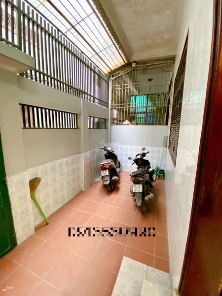Cho Thuê Nhà 126 Hoàng Quốc Việt, diện tích 61m2 đúc 4 tầng, tiện ở và làm văn phòng