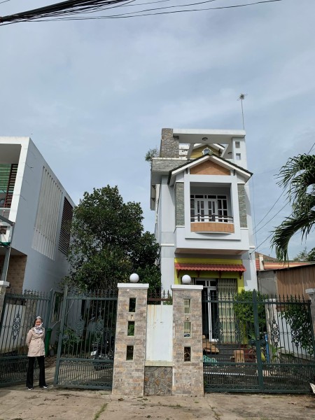 Cho thuê nhà nguyên căn tại quốc lộ 50, Cần Đước, Long An liên hệ 0936116945, giá tốt