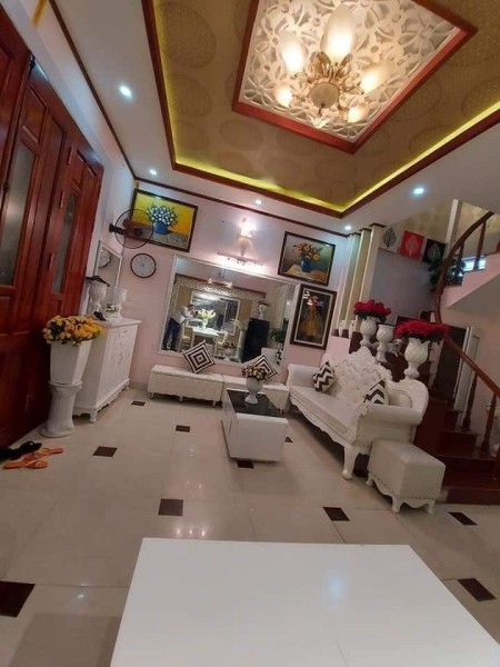 Nhà hiếm phố Trung Kính diện tích 31/37m2 mặt tiền 4m, giá 3.8 tỷ, ô tô đỗ cửa, pháp lý chuẩn
