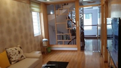 Bán nhà Bát Khối phân lô ô to tải tránh ngõ thông tặng nội thất, giá bán 4 tỷ sổ chính chủ