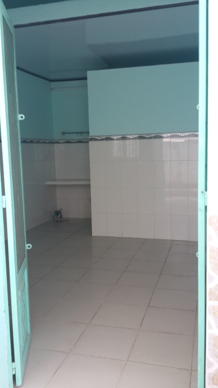 Cho thuê phòng trọ diện tích sử dụng 18m2, đường Võ Văn Vân, khu dân cư, giá 2.2 triệu/tháng