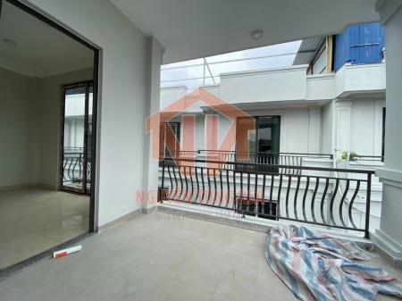 Bán căn nhà mới 4 tầng phía sau VINCOM PLAZA