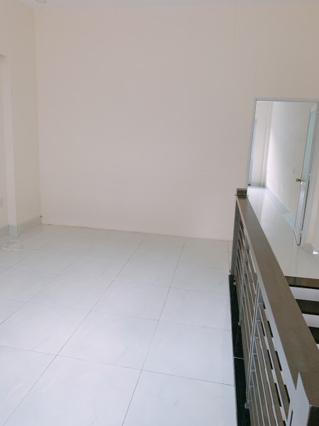Cho thuê nhà 1 trệt, 1 lửng rộng ngay sát chung cư King Dom Quận 10, giá 30 triệu/tháng
