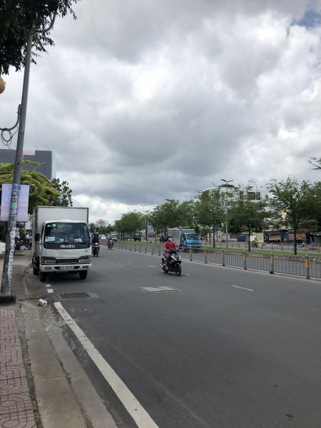 Cho thuê mặt bằng kinh doanh diện tích 700m2 đường Kinh Dương Vương, xe qua lại đông đúc