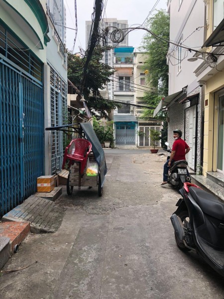 Cần tiền bán gấp nhà nguyên căn 6 phòng ngủ ngay hẻm xe hơi Thành Thái, Quân 10, giá tốt