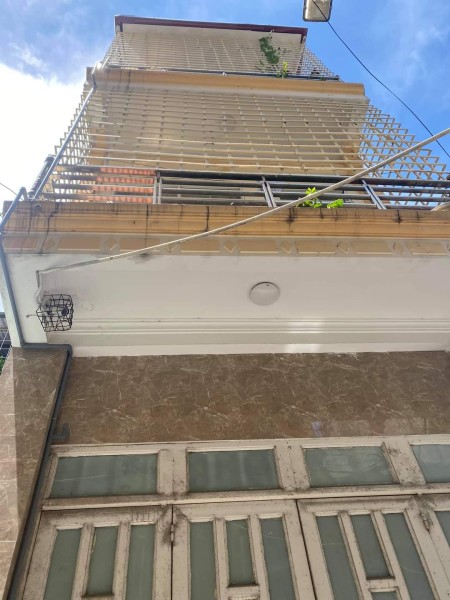 Nhà nguyên căn ngõ 175 Lạc Long Quân lô góc nhà rộng giá rẻ, giá 4.7 tỷ, thương lượng