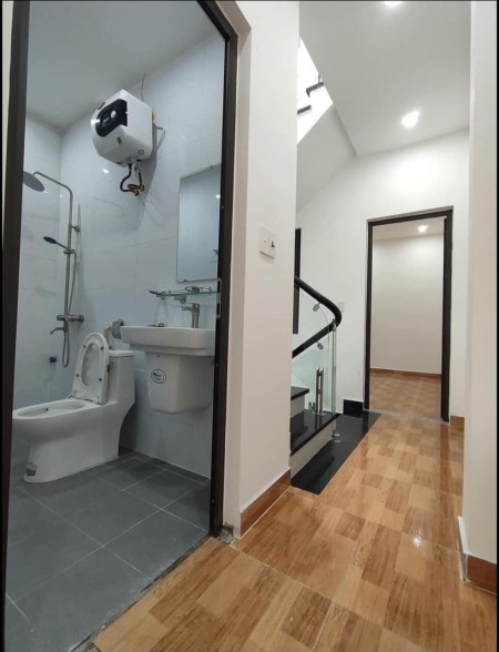 Chính chủ cần tiền bán nhà nguyên căn 3 tầng ngõ 113 Vũ Chí Thắng giá đầu tư 1.99 tỷ