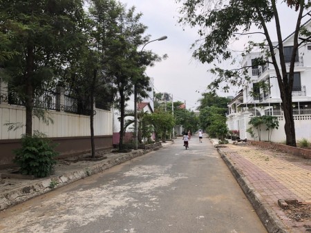 Bán đất khu biệt thự phường Thạnh Xuân, tổng diện tích 15x20m giá bán 19.5 tỷ, sổ sẵn