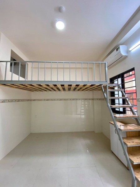 Phòng trọ có gác cao, có máy lạnh tự do nấu ăn tại Tân Bình