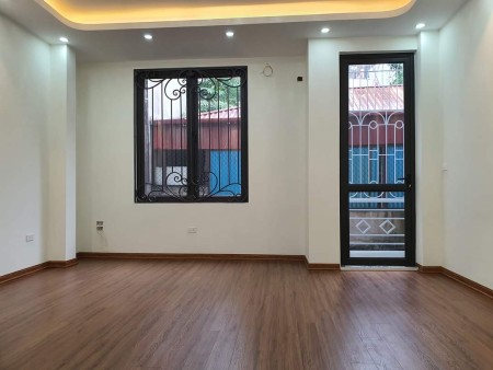 Bán nhà nguyên căn đường Tạ Quang Bửu, kinh doanh, diện tích 35m2, giá bán chỉ 4 tỷ