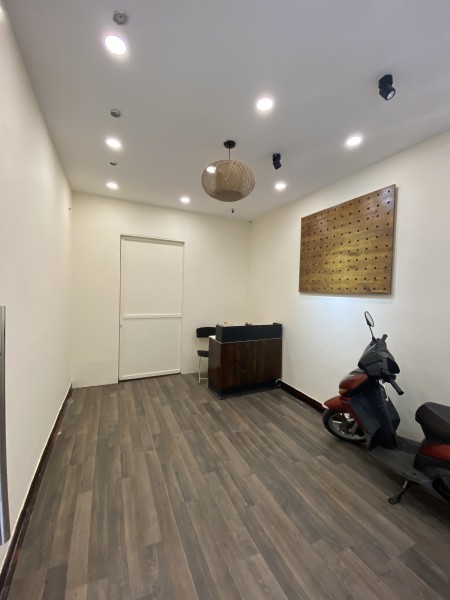 Cho thuê cửa hàng mặt tiền 3,2m, diện tích 14,5m2 phố Hàng Mành