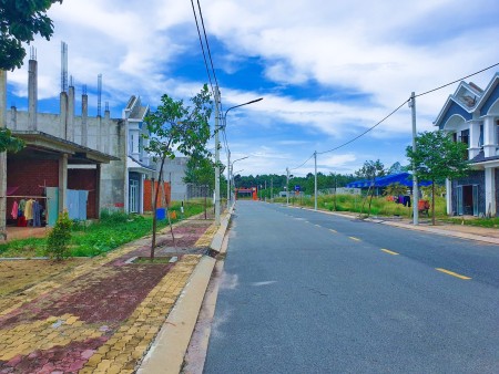 Đất trung tâm hành chính, Quốc lộ 13, dân cư kinh doanh buôn bán sầm uất, pháp lý chính chủ