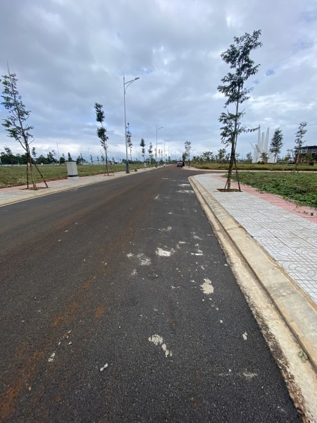 Đất ngay vị trí Mặt Tiền Hà Huy Tập, phường Tân An, giá bán 19 triệu/m2, sổ sẵn chính chủ