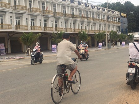 Bán nhà cổng khu công nghiệp Tân Đông Hiệp B kinh doanh đa ngành nghề giá đầu tư sinh lời
