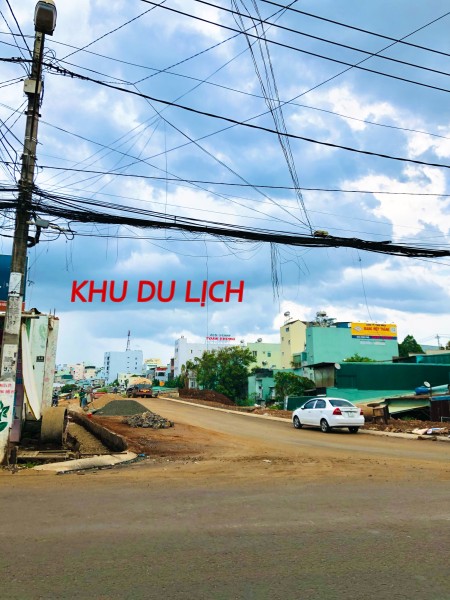 Cần tiền bán gấp nhà mặt tiền thành phố Pleiku giá bán chỉ 5.5 tỷ, thường lượng, vị trí đẹp