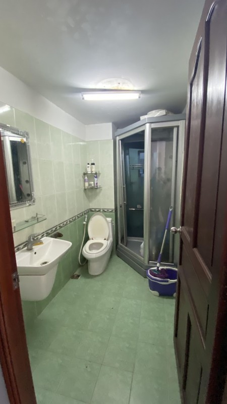 Bán nhà Đường Nguyễn Minh Hoàng, Tân Bình, Giá Rẻ,70m2, 4 Lầu, Đường Lớn 10m