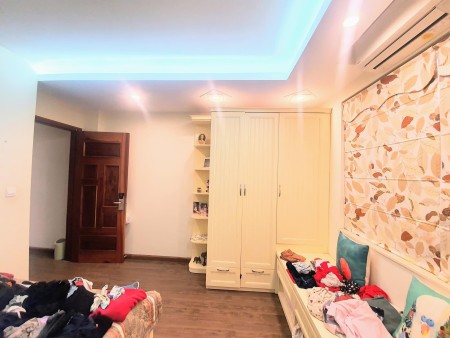 Bán nhà nguyên căn Quận Long Biên, diện tích sử dụng 92m2 giá bán 9.6 tỷ