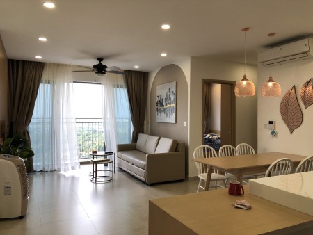 Căn góc 2PN dtsd 85m2 nội thất đẹp CC Palm Heights cho thuê 16.000.000 VND bao phí