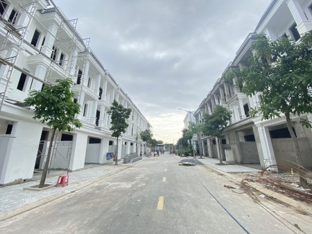 Cần bán nhà mặt tiền ở phường Tân Bình, Dĩ An diện tích 75m2, giá 2.5 tỷ, lh 0925827313