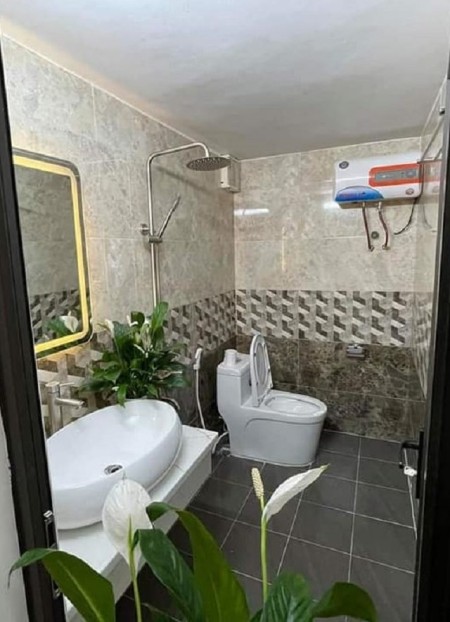 Bán nhà đẹp Lĩnh Nam Vĩnh Hưng, Đông Thiên, Hoàng Mai, 4 phòng ngủ, nhỉnh 2 tỷ