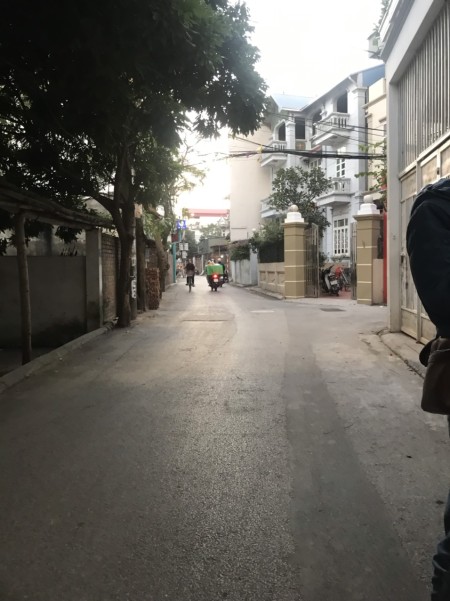 Cần tiền bán đất Thạch Bàn diện tích 208m2, giá bán 65 triệu rẻ nhất khu vực, pháp lý chính chủ