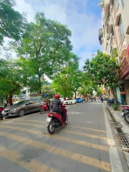 Bán nhà nguyên căn mặt phố Thụy Khuê, kinh doanh đỉnh, giá bán 6,4 tỷ sổ đỏ chính chủ