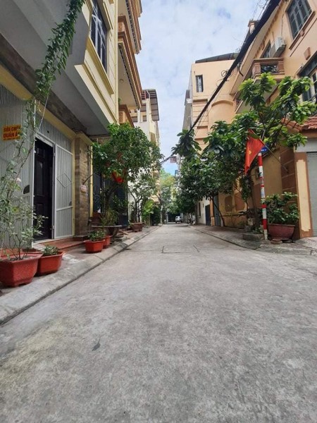 Bán Nhà Phố Đặng Thùy Trâm Q. Cầu Giấy, Phân Lô, Ô Tô Tránh, Vỉa Hè, Mặt Tiền rộng, 5 Tầng, 7,6 Tỷ