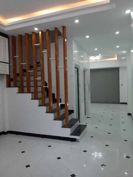 Bán nhà nguyên căn đường Trịnh Đình Cửu Hoàng Mai, 10m ra mặt phố vị trí đẹp, tiện ích đủ