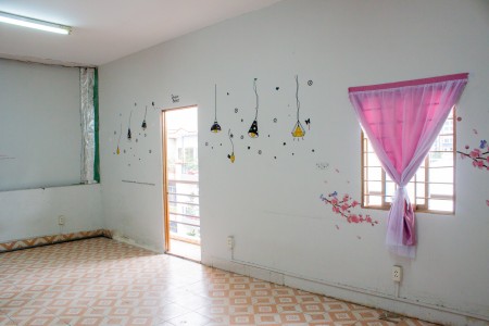 Miễn phí thàng đầu, phòng rông có ban công đối điện Vinhomes giá cho thuê 3.7 triệu/tháng