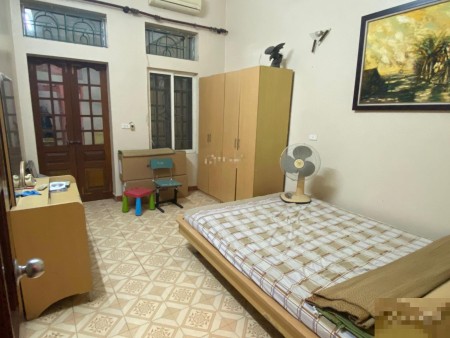 Nhà 295 Bùi Xương Trạch, diện tích sử dụng 40m2 đúc 4 tầng, khu an ninh ô tô đỗ cửa