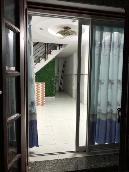 Cho thuê nhà nguyên căn thoáng mát , hẻm 311 Hoàng Sa, Tân Định Q1