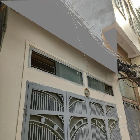 Đường Yên Hòa DT 50m, mặt tiền 4m, giá 3 tỷ 3 có thương lượng.